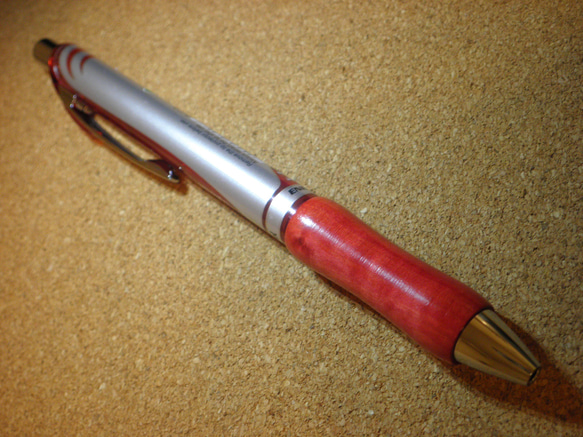 樹種　ピンクアイボリー　上物　クビレタイプ　ぺんてる　エナージェル　赤 インク　カスタムペン　ウッドグリップペン 5枚目の画像
