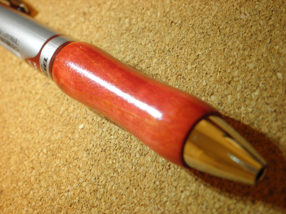 樹種　ピンクアイボリー　上物　クビレタイプ　ぺんてる　エナージェル　赤 インク　カスタムペン　ウッドグリップペン 4枚目の画像