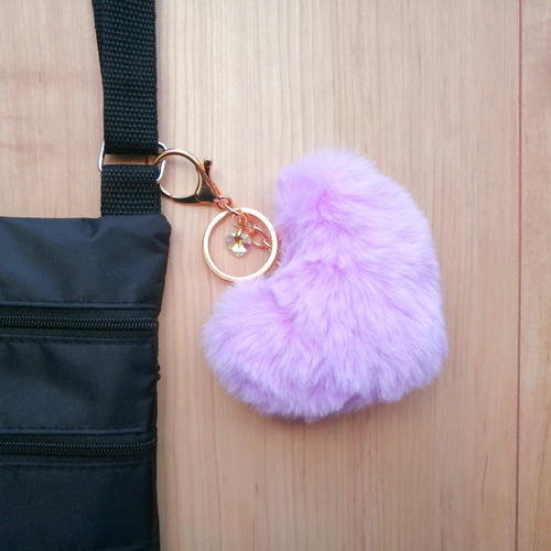 ふわふわハートキーホルダー♡キラキラガラスチャーム付】 ファー