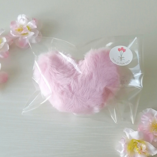 ふわふわハートキーホルダー♡キラキラガラスチャーム付】 ファー