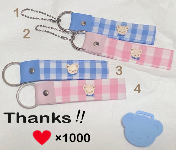 Thanks‼︎1000いいね♡ファミリアワッペンギンガムチェックのキーホルダー/キーリング&キーホルダータイプ 1枚目の画像