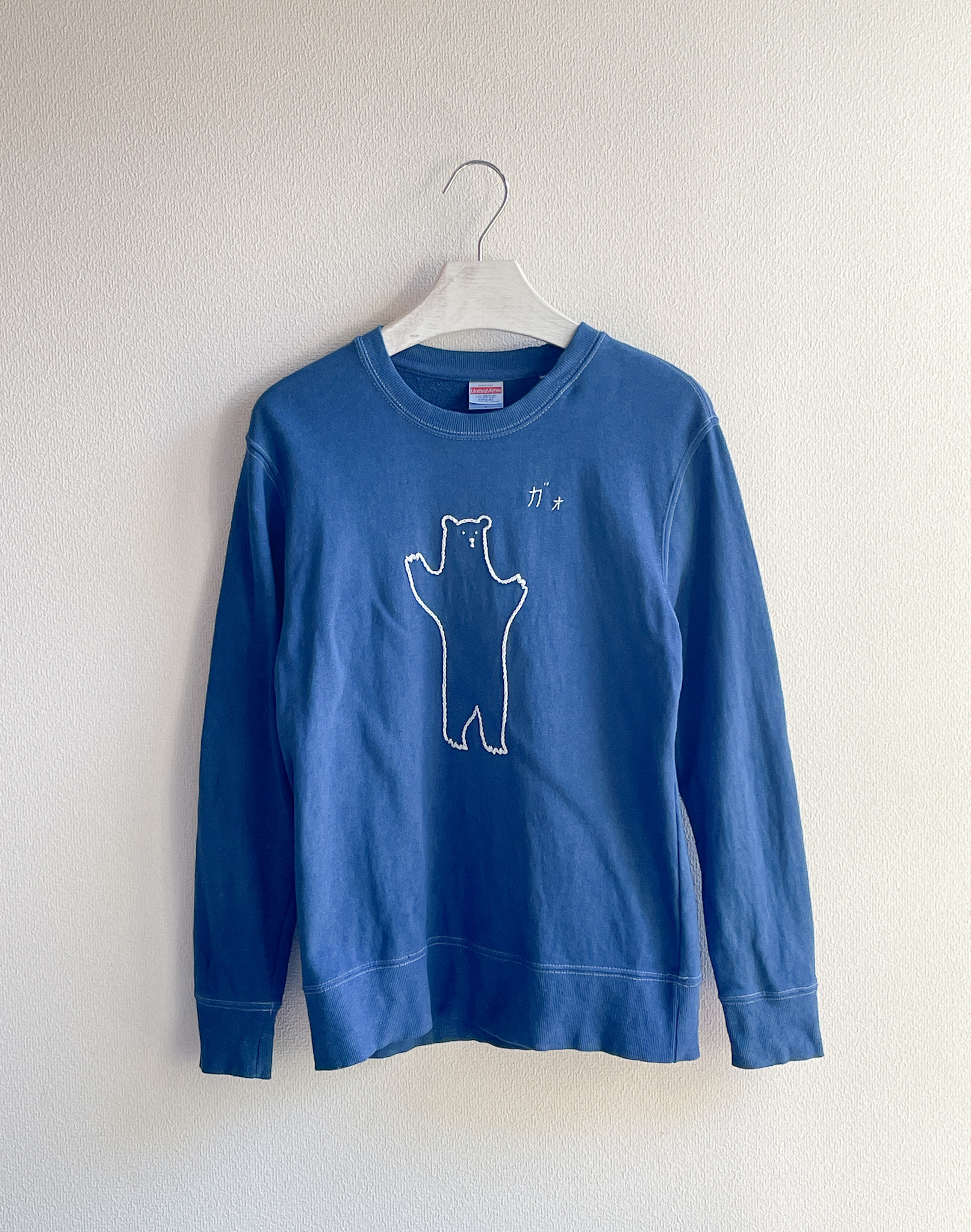 送料無料 SALE " ガオ "　藍染スウェット  手刺繍　熊　魚　ホッキョクグマ 14,400円
