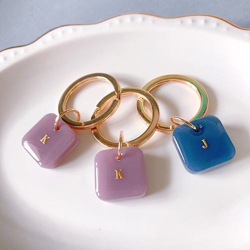 名入れ】全33色❤両面文字入れOK【スクエアチャーム】レジン  