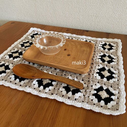 モチーフ編み グラニースクエア シック（グレージュ亜麻色ベース