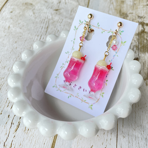 シュワシュワ♡ストロベリーソーダのイヤリング／ピアス♡フェイク
