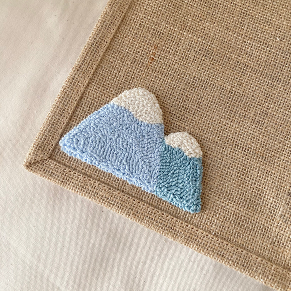 【送料込み】北欧　ナチュラル　ジュートバッグ　1枚　自然　山　木　シンプル　ランチバッグ　トート　刺繍　ギフト 6枚目の画像