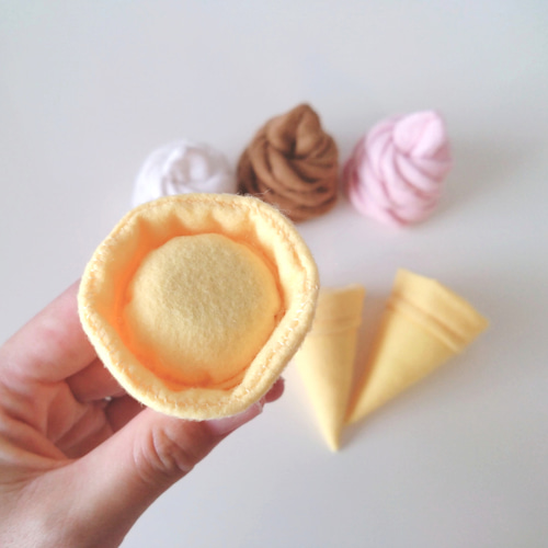 フェルトのソフトクリーム①単色 マグネット入り♡フェルトおままごと