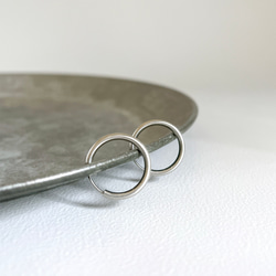 看起來像耳環的圈形耳環 18 毫米銀色手術不銹鋼 P1034 第7張的照片