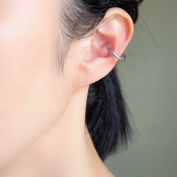 看起來像耳環的圈形耳環 18 毫米銀色手術不銹鋼 P1034 第5張的照片