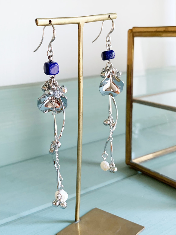 [六月和十二月的生日石]帶來好運的淡水珍珠和幸運石青金石耳環 第1張的照片