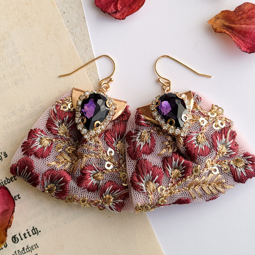 ラスト在庫/ダークローズカラー・インド刺繍リボン大ぶりピアス 