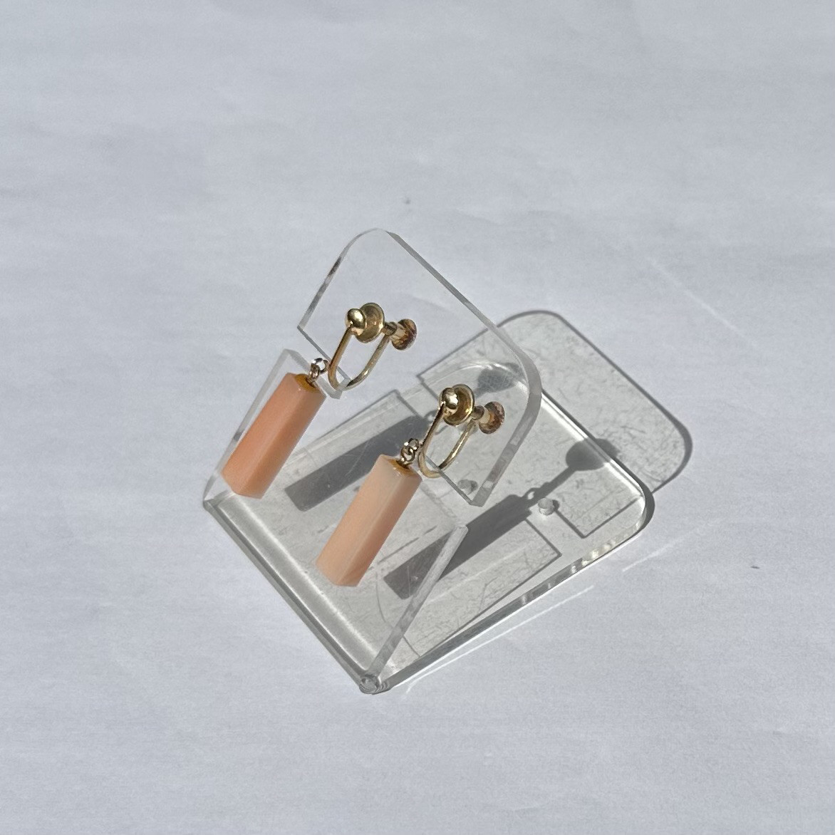 もも色珊瑚・K18 イヤリング　優しいピンクの立方体　R50910H2