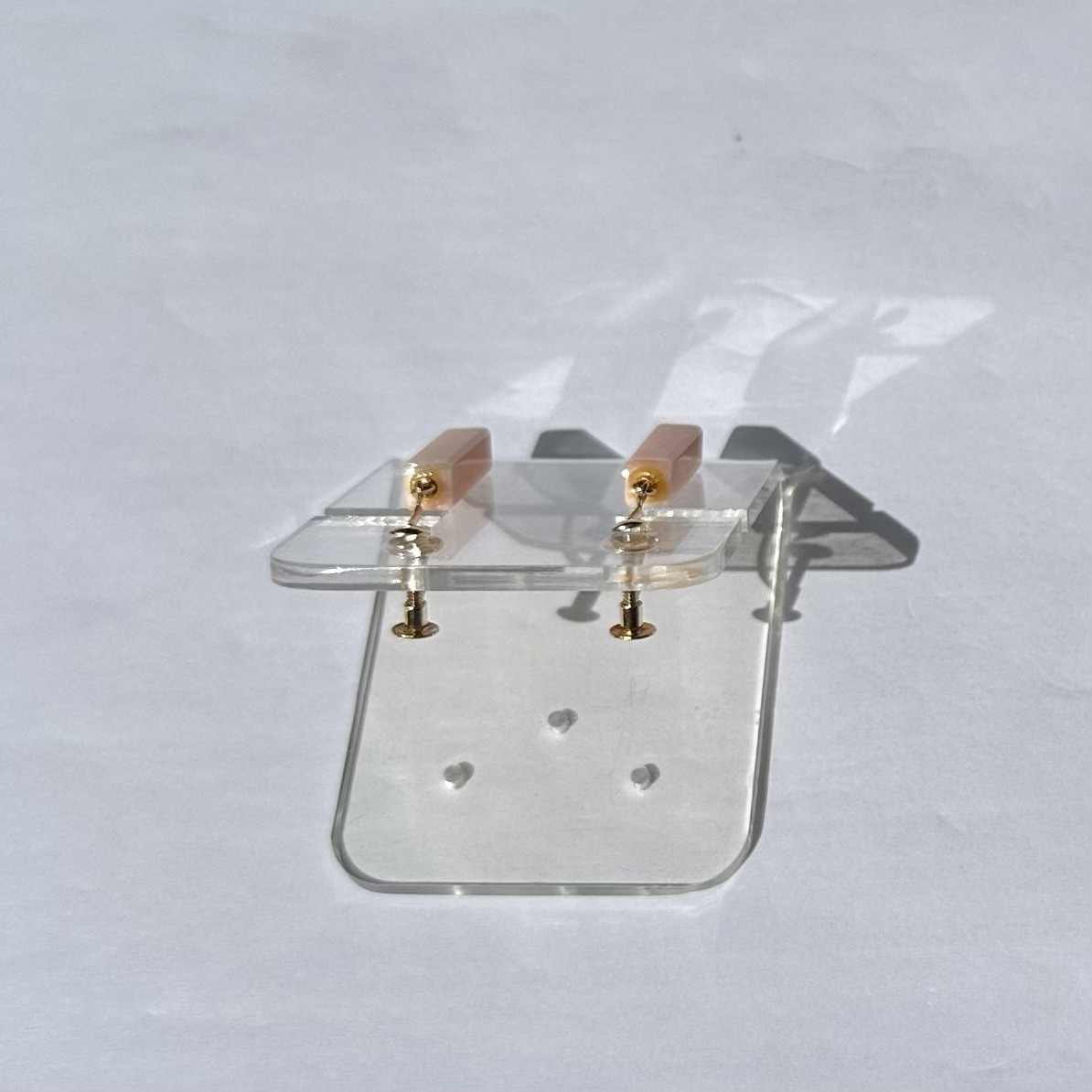 もも色珊瑚・K18 イヤリング　優しいピンクの立方体　R50910H2