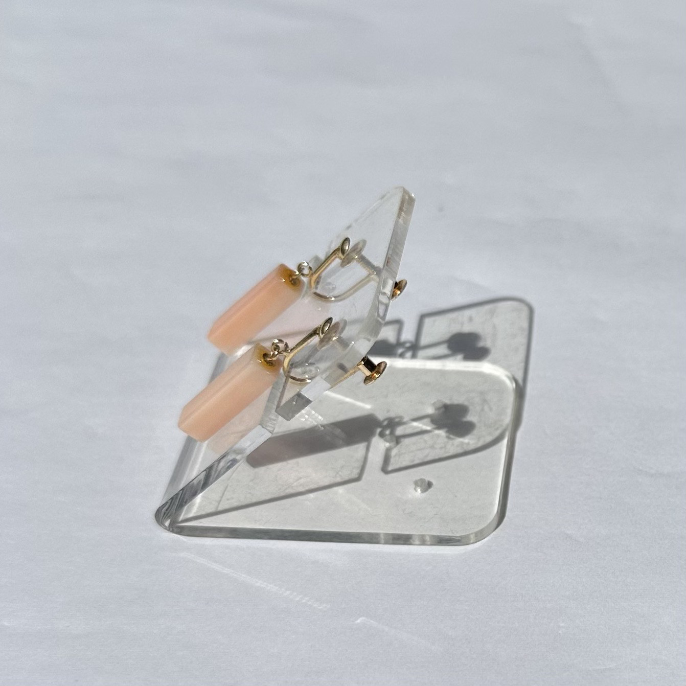 もも色珊瑚・K18 イヤリング　優しいピンクの立方体　R50910H2