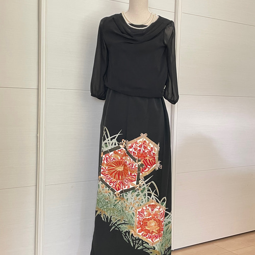 黒留袖リメイク 六角格子に朱の花々 ロングスカート 正絹 フリーサイズ