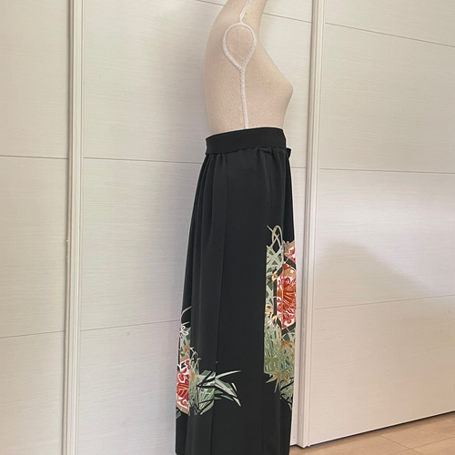 黒留袖リメイク 六角格子に朱の花々 ロングスカート 正絹 フリーサイズ