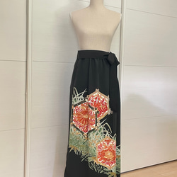 黒留袖リメイク 六角格子に朱の花々 ロングスカート 正絹 フリーサイズ