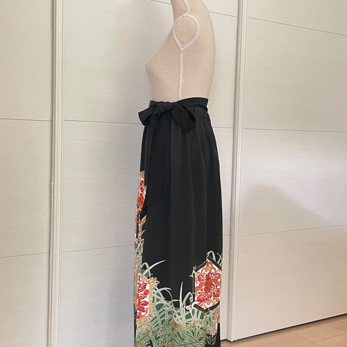 黒留袖リメイク 六角格子に朱の花々 ロングスカート 正絹 フリーサイズ