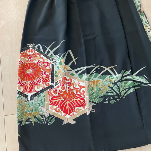 黒留袖リメイク 六角格子に朱の花々 ロングスカート 正絹 フリーサイズ