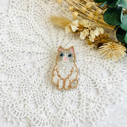 ビーズ刺繍の猫ブローチ・ラグドール 1枚目の画像