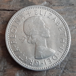 イギリス 25個 シリング 英国コイン 美品です 本物 イングランドライオンデザイン エリザベス女王 25mm 3枚目の画像