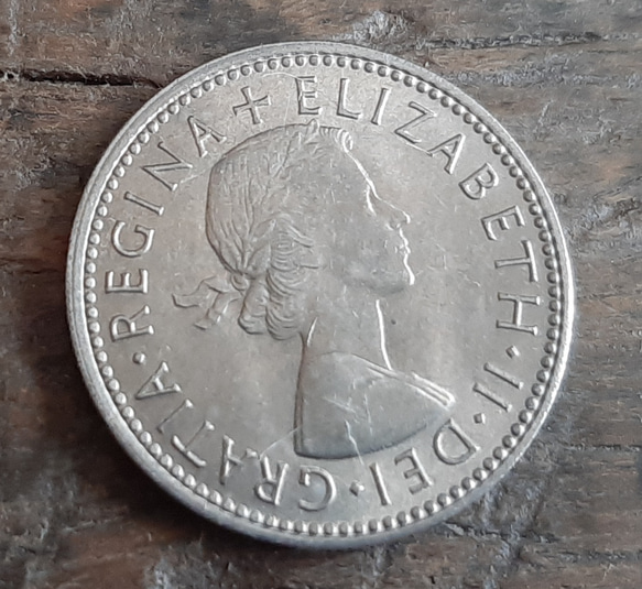 イギリス 25個 シリング 英国コイン 美品です 本物 イングランドライオンデザイン エリザベス女王 25mm 3枚目の画像