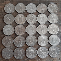 イギリス 25個 シリング 英国コイン 美品です 本物 イングランドライオンデザイン エリザベス女王 25mm 1枚目の画像
