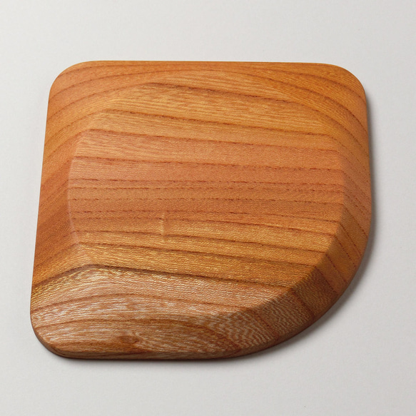 コースター（木製・無垢・リバーシブル）Wood Coaster ラウンドスクエア　ケヤキ 3枚目の画像