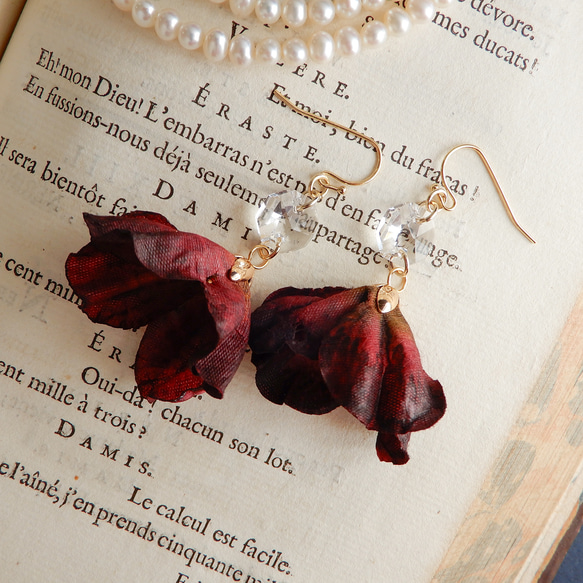 蓬鬆深紅花瓣耳環（耳環）秋冬水晶花玫瑰 第1張的照片