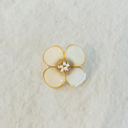 dip flower 【brooch】*white* 2枚目の画像