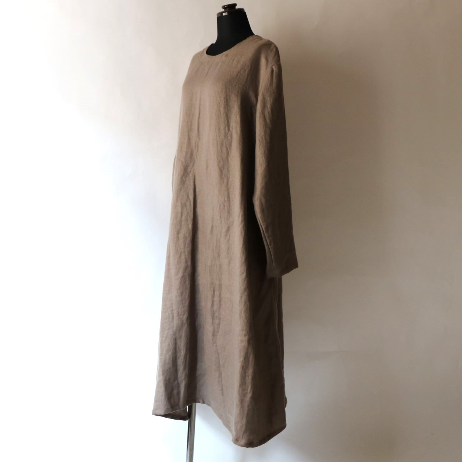 通年着られるAラインワンピース　リネン100%　　モカベージュ