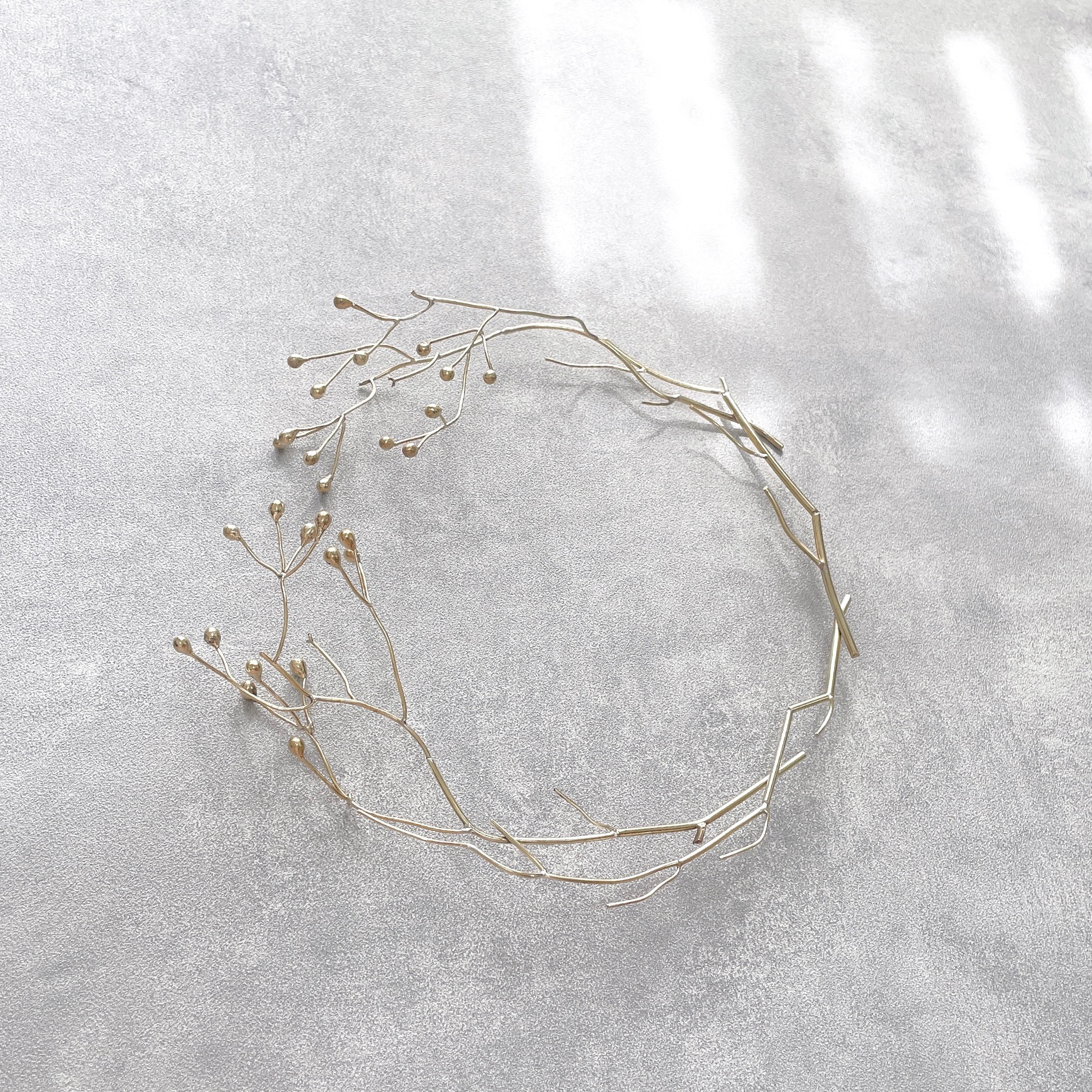 『野薔薇』真鍮のバラの実のリース　18cm