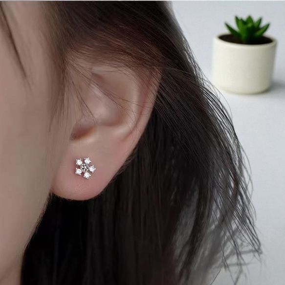 ピアス レディース 金属アレルギー対応 18K 小さめ シルバー925 ゴールド 花 フラワー 仕事 プレゼント 3枚目の画像