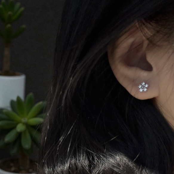 ピアス レディース 金属アレルギー対応 18K 小さめ シルバー925 ゴールド 花 フラワー 仕事 プレゼント 4枚目の画像