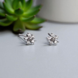 ピアス レディース 金属アレルギー対応 18K 小さめ シルバー925 ゴールド 花 フラワー 仕事 プレゼント 2枚目の画像