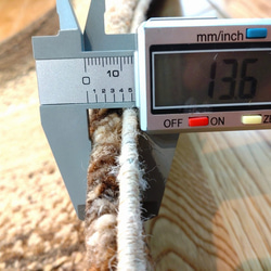 夏は涼しく冬は暖かい天然ラグ ガゼニラハット マット大　125x78cm　無染めのウール 11枚目の画像