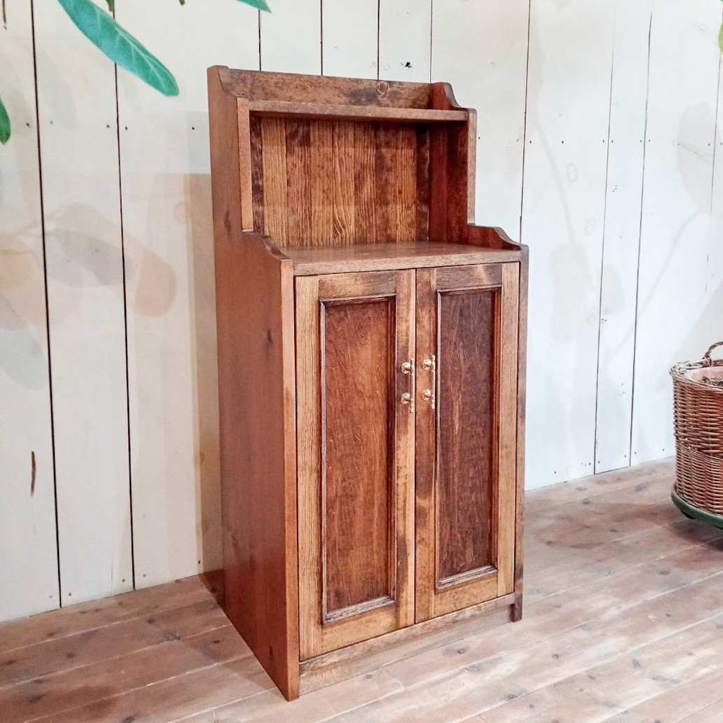 松の木で作る洋風お仏壇 モダンかわいいお仏壇 インテリアお仏壇 リビングお仏壇のオーダーメイド パイン家具