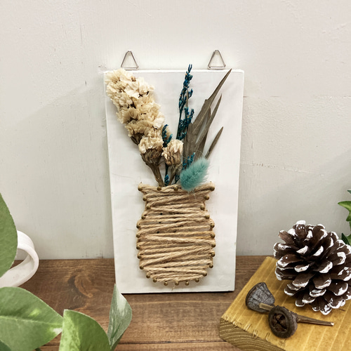 送料無料】壁飾り ストリングアート 花瓶 三角吊り金具付