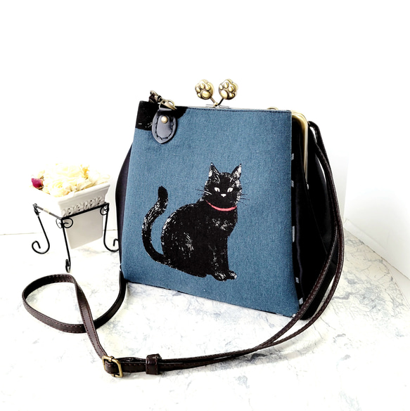 マヂ付きあおりポケットのがま口ショルダー(黒猫) ショルダーバッグ