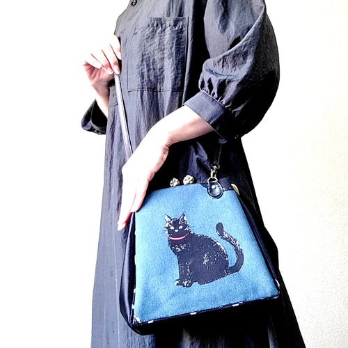 マヂ付きあおりポケットのがま口ショルダー(黒猫) ショルダーバッグ