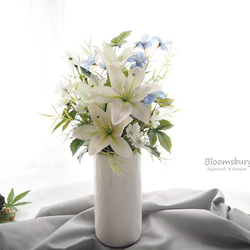 ＜仏花＞白ユリと小花のお供えの花 white & blue（花束タイプ）~ artificial flower ~ 1枚目の画像