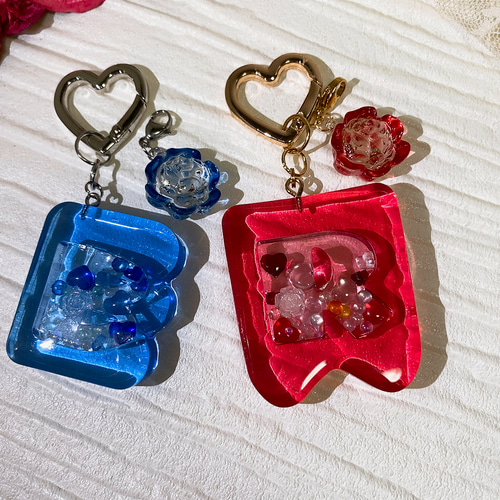 ⭐︎シャカシャカ⭐︎イニシャルキーホルダー チャーム付
