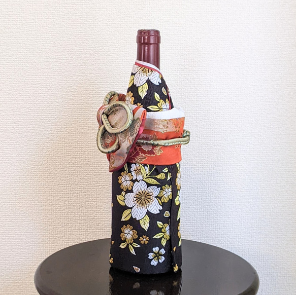 ボトル着物　黒桜　朱色帯　ワインボトル　カバー 4枚目の画像