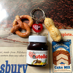 SOLD◇ハンドメイド 引き揃え糸 タッセル チャーム ケーキ レトロ