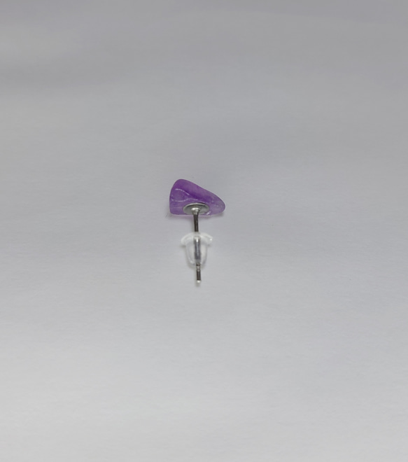 単品 フローライト (紫) ピアス サージカル仕様 キャッチはシリコン [07] FL_07 4枚目の画像