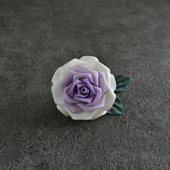 薔薇 コサージュ ✤ ブローチ　クリップピン　紫　入学式　卒業式　フォーマル　つまみ細工　髪飾り 2枚目の画像