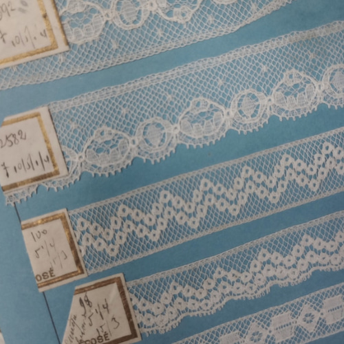 アンティークレースサンプル見本帳 1ページ 両面17種 レース