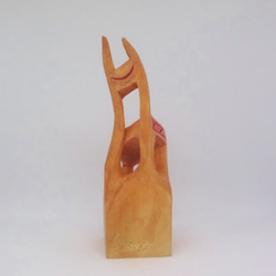 木彫刻 アート『 魔法の椅子 』 芸術 アート ハンドメイド 松 手彫り 彫刻 5枚目の画像