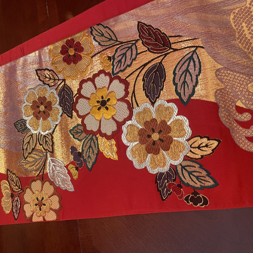 2839豪華刺繍の素敵な帯リメイク　タッセル付正絹テーブルランナー　お正月❗️ 2838豪華刺繍の素敵な帯リメイク タッセル付正絹テーブル