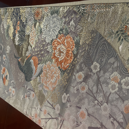 2233優美な刺繍の袋帯で作ったタッセル付き正絹テーブルランナー 帯